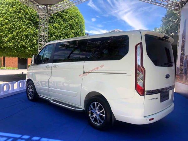 ngoai that Ford Tourneo 2019