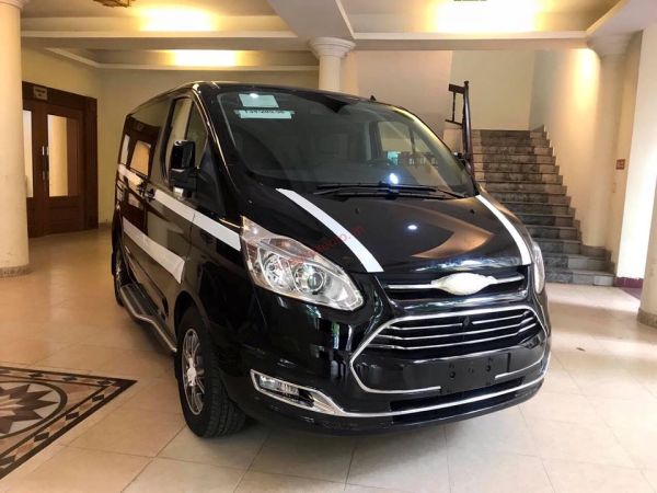 ngoai that Ford Tourneo 2019