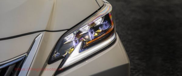 đèn pha Lexus ES 300h 2022