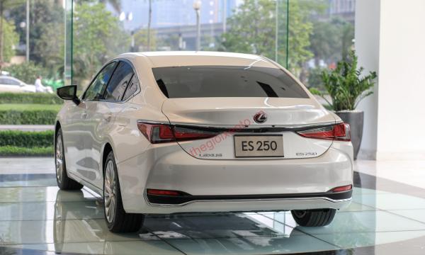 Đánh giá ngoại thất Lexus ES 250 2021
