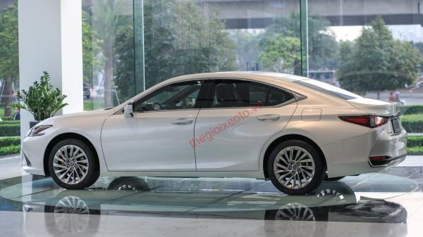 thân xe Lexus ES 250 2022