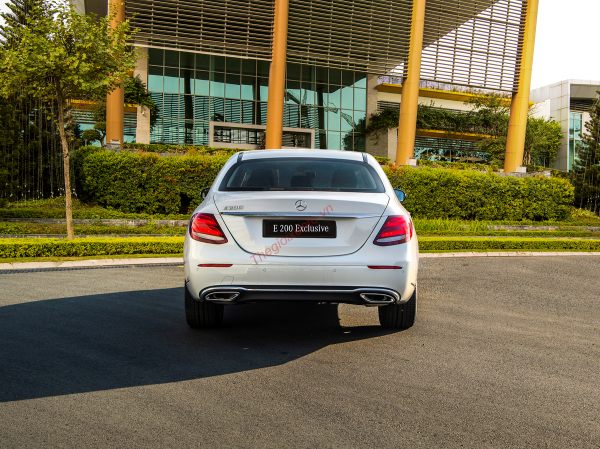 đuôi xe mercedes E200 Exclusive