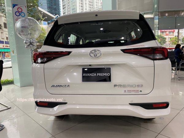 đuôi xe Toyota Avanza 2023