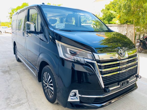 Ngoại thất Toyota Granvia 2021 màu đen