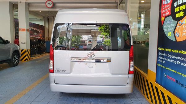 Phần đuôi xe Hiace 2021