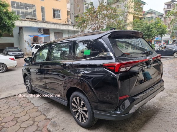 hông xe toyota veloz 2022