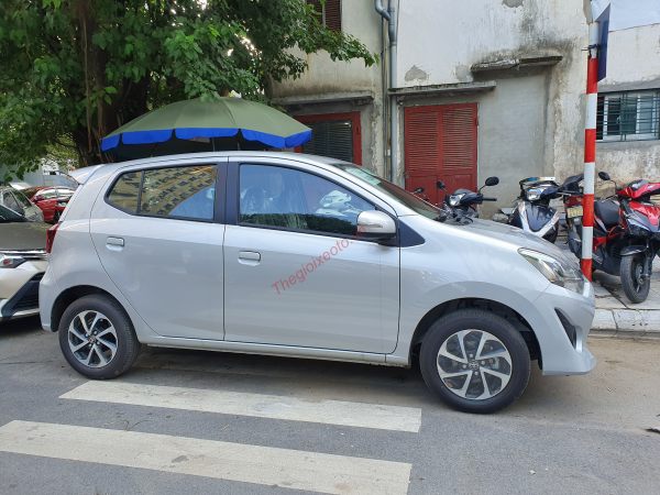ngoại thất toyota wigo màu bạc