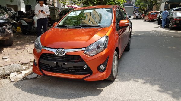 ngoại thất toyota wigo màu cam