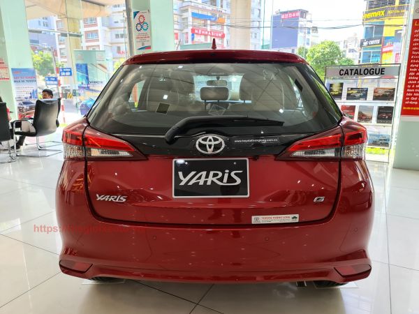 đuôi xe toyota yaris 2021