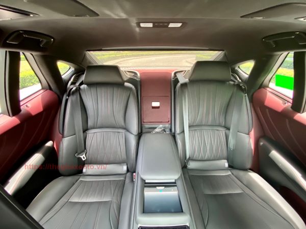 hàng ghế thứ 2 Lexus LS 500 và Lexus LS 500h 2022