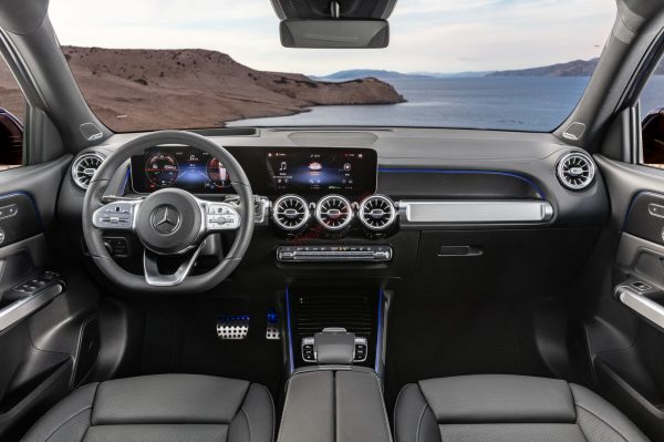 nội thất Mercedes GLB 200 AMG 2022