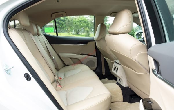 Hàng ghế thứ 2 camry