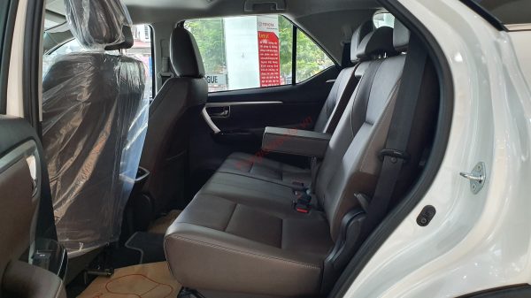 Hàng ghế thứ 2 Fortuner