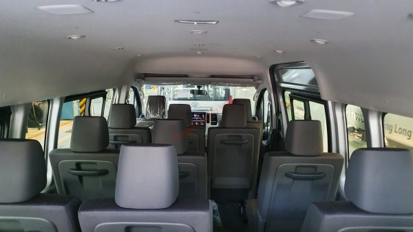 các vị trí cửa gió điều hòa trên Toyota Hiace 2021