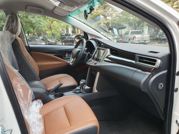 Nội thất Toyota Innova 2.0V