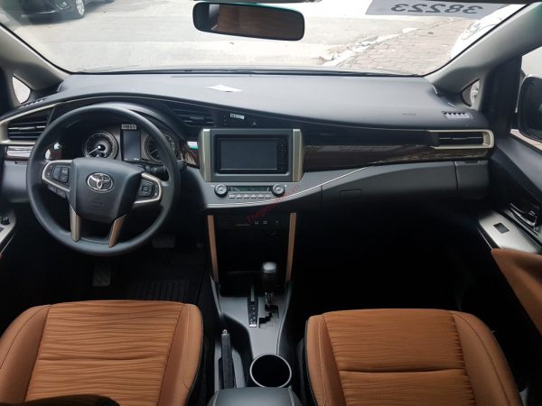 Bảng taplo Toyota Innova 2.0G 2020