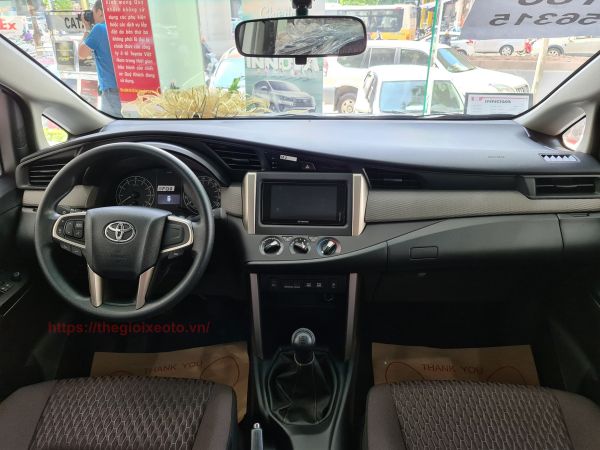 Nội thất Toyota Innova 2.0E 2022