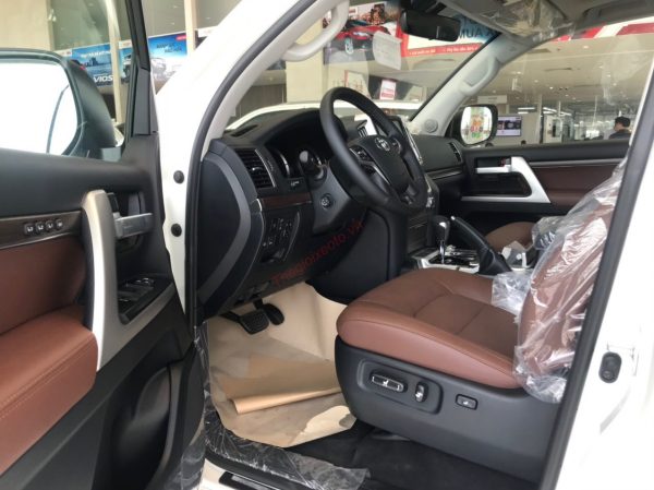 Nội thất nâu da bò trên Toyota Land Cruiser 2021