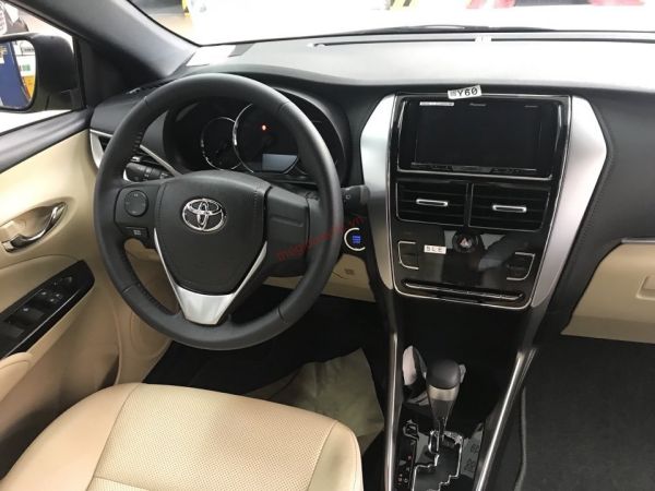 vô lăng và giải trí toyota yaris
