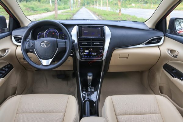 bảng taplo toyota yaris