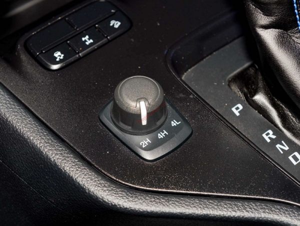 gài cầu điện Bán tải Ford Ranger Raptor 2022
