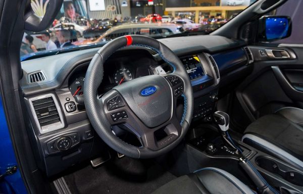 vô lăng Ford Ranger Raptor
