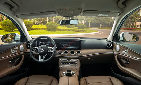Nội thất Mercedes E 200 Exclusive 2020
