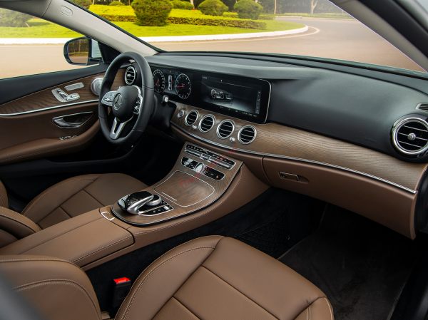 nội thất mercedes E200 Exclusive