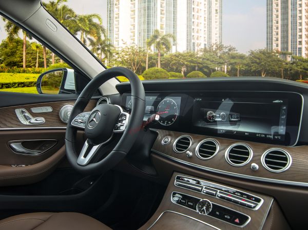 vô lăng mercedes E200 Exclusive