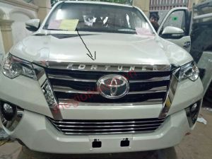 Ốp trang trí mặt ca lăng Fortuner