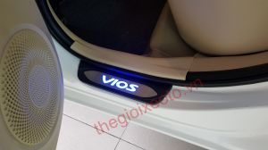 Ốp bậc lên xuống có đèn Led hiển thị chữ Vios