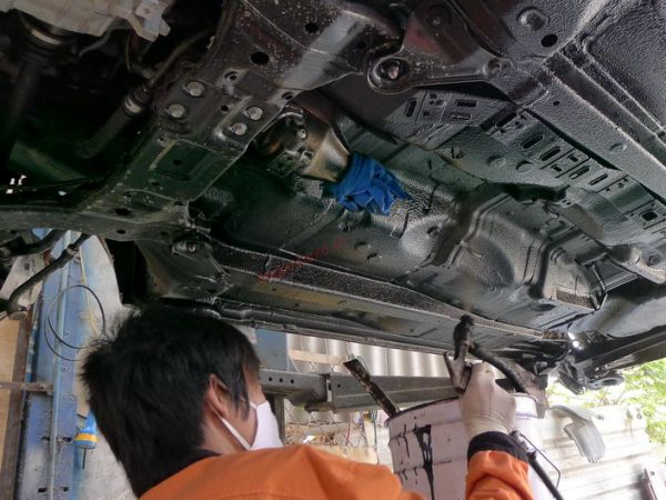 Sơn phủ gầm cho xe Fortuner