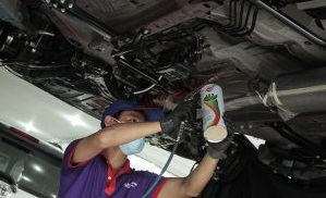 Sơn phủ gầm chống ồn cho xe Toyota Land Cruiser Prado