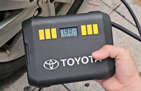 Bơm điện Toyota