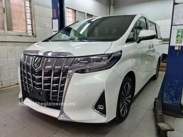 Phần đầu xe Alphard 2021