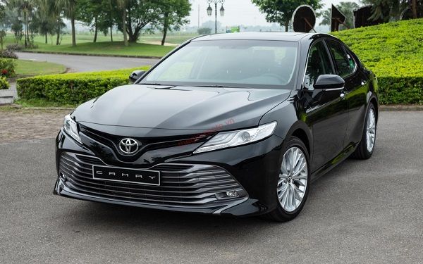 Ngoại thất xe Camry 2020 khi chưa độ gói độ body kit TRD