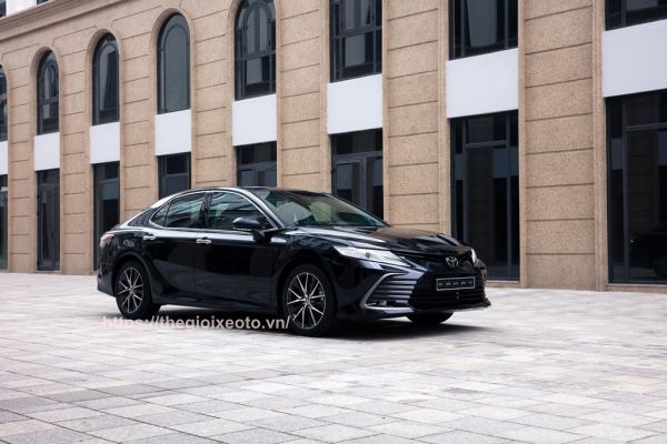  Toyota Camry 2022 màu đen