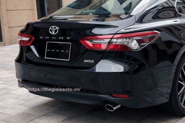 hông xe Toyota Camry 2023