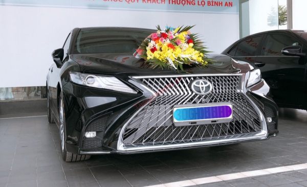 Toyota Camry 2021 độ cản Lexus