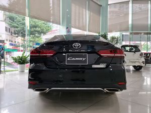 Ốp cản sau kiểu dáng bô kép giống Mercedes trên Camry 2020