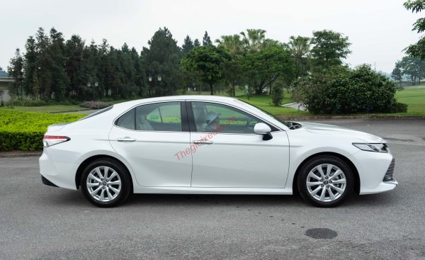 Màu xe Toyota Camry 2021: Với 7 màu xe gồm đen, trắng, đỏ, nâu, bạc...