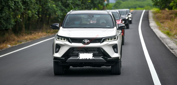 đầu xe Toyota Fortuner 2021