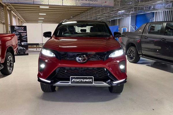 đầu xe Toyota Fortuner 2021