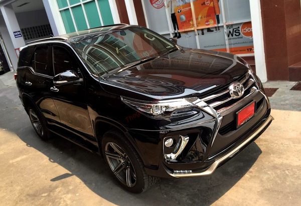  bộ body kit lexus ativus độ cho fortuner màu đen