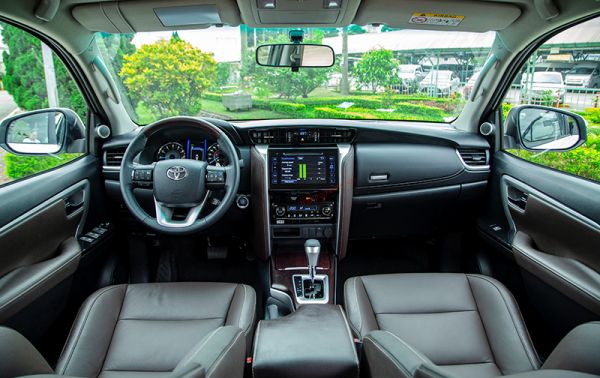 nội thất toyota fortuner v 2020