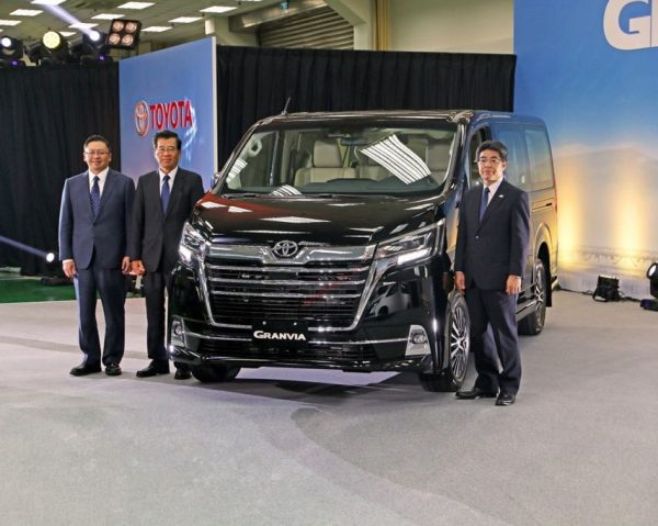 Toyota Granvia 2020