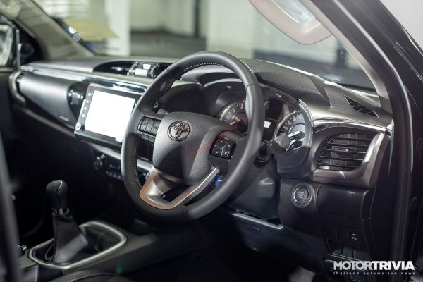 vô lăng toyota hilux 2021