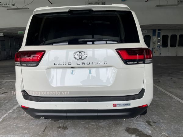 đuôi xe Land Cruiser 3.5L V6 Turbo 2022