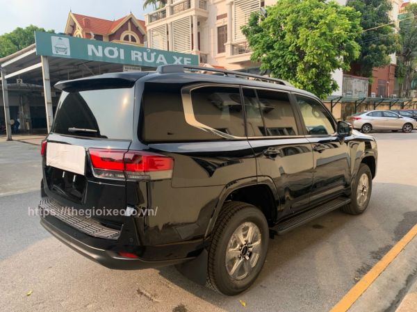 Hông xe Land Cruiser 2022