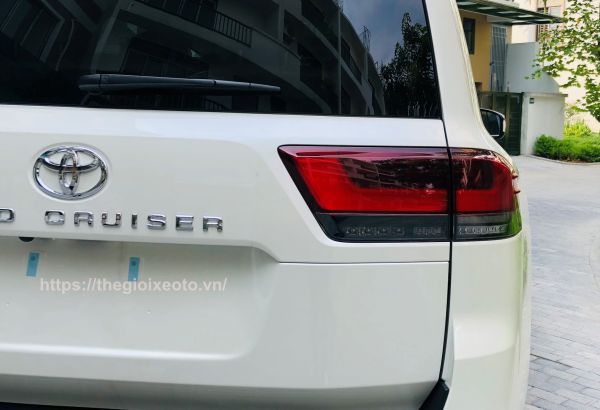 đèn hậu Land Cruiser 3.5L V6 Turbo 2022